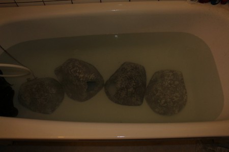 Ett dygns urlakning innan jag stoppar i dom i karet. Många lackar modulerna med tvåkomponentslack jag har inte gjort det vilket gör att färgen sakta försvinner.