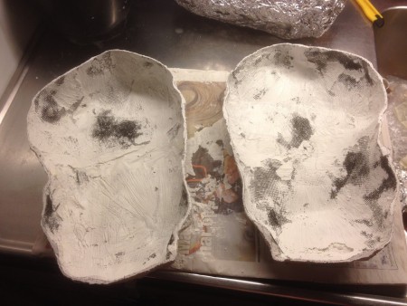 Skär nu itu modulen i två halvor och lägg ett lager husfix invändigt