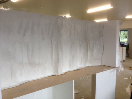 Efter tre lager husfix på utsidan tas frigoliten bort från insidan sedan två lager husfix och eventuellt nån förstärkning med  myggnät på insidan